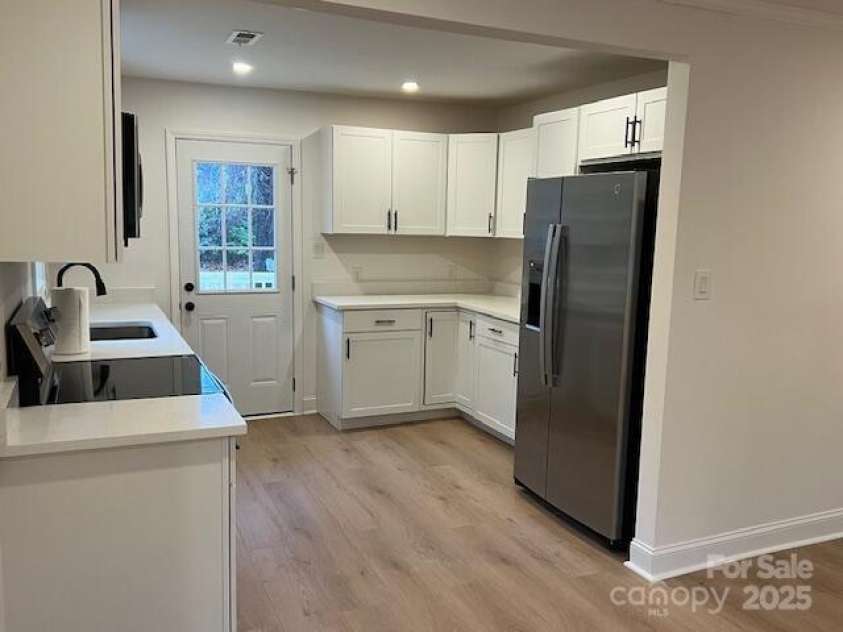 345 Fannie Circle, Charlotte, NC 28205.  MLS# CAR4329791, YatesRealty ID 30374. 