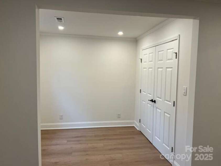 345 Fannie Circle, Charlotte, NC 28205.  MLS# CAR4329791, YatesRealty ID 30374. 