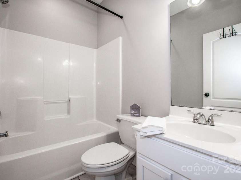 146 Valley Glen Drive, Troutman, NC 28166.  MLS# CAR4267527, YatesRealty ID 30375. Primary Bathroom