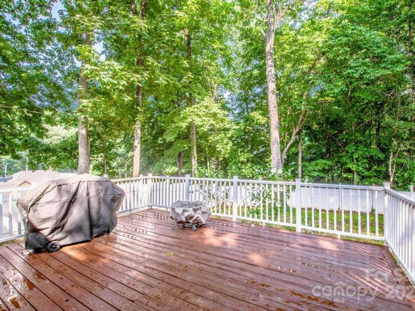 146 Valley Glen Drive, Troutman, NC 28166.  MLS# CAR4267527, YatesRealty ID 30375. Two level Deck