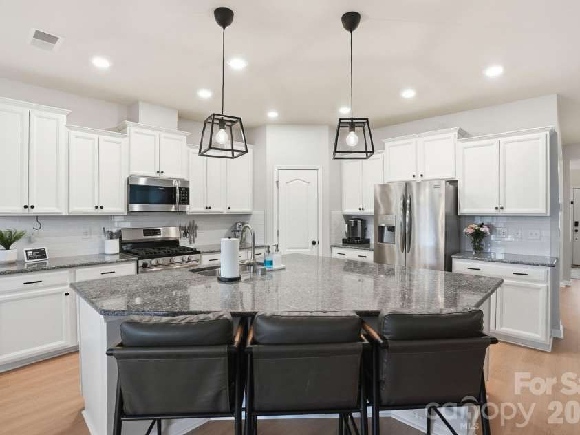 13314 Canterbury Castle Drive, Charlotte, NC 28273.  MLS# CAR4381794, YatesRealty ID 30376. 