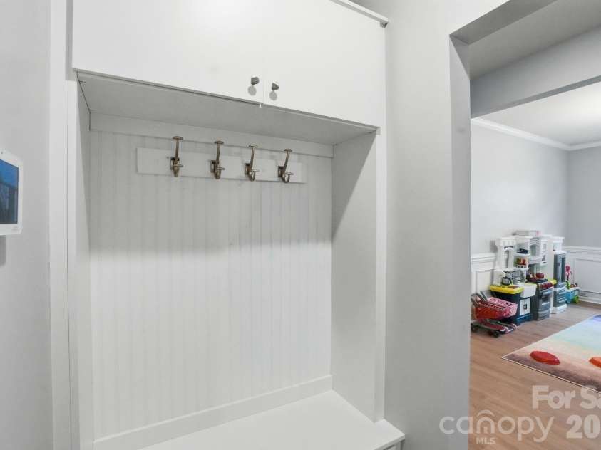13314 Canterbury Castle Drive, Charlotte, NC 28273.  MLS# CAR4381794, YatesRealty ID 30376. 