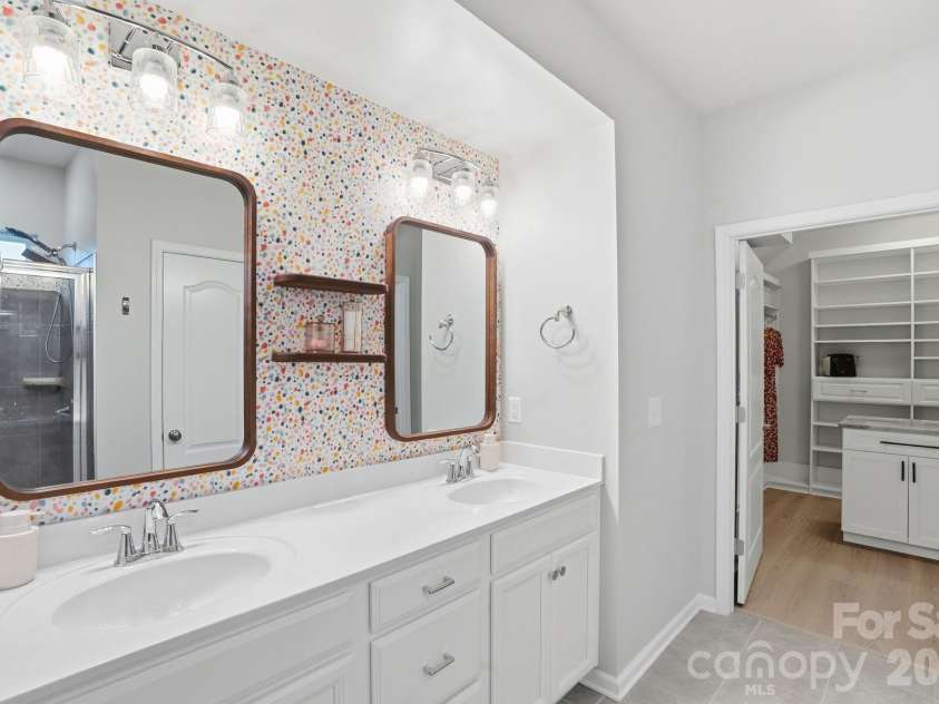 13314 Canterbury Castle Drive, Charlotte, NC 28273.  MLS# CAR4381794, YatesRealty ID 30376. 
