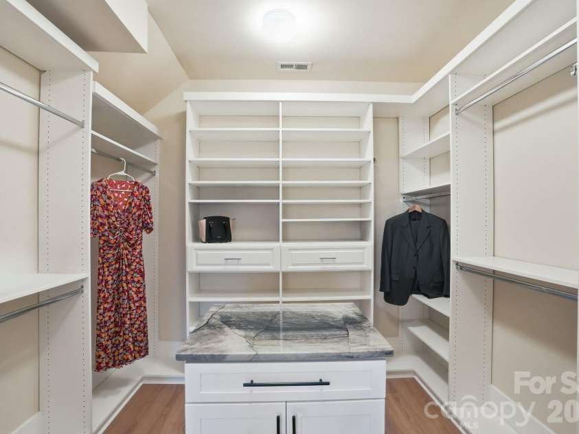 13314 Canterbury Castle Drive, Charlotte, NC 28273.  MLS# CAR4381794, YatesRealty ID 30376. 