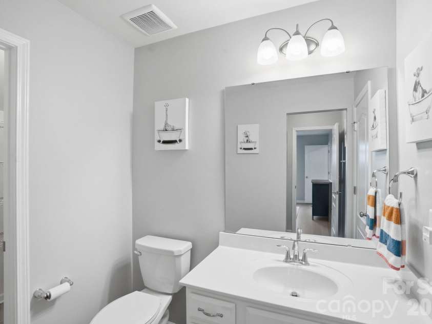 13314 Canterbury Castle Drive, Charlotte, NC 28273.  MLS# CAR4381794, YatesRealty ID 30376. 