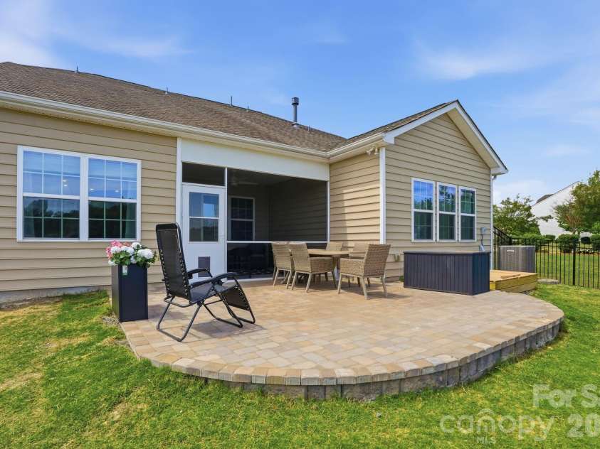 13314 Canterbury Castle Drive, Charlotte, NC 28273.  MLS# CAR4381794, YatesRealty ID 30376. 