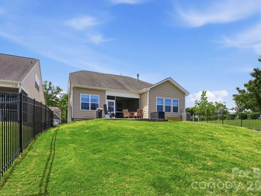 13314 Canterbury Castle Drive, Charlotte, NC 28273.  MLS# CAR4381794, YatesRealty ID 30376. 