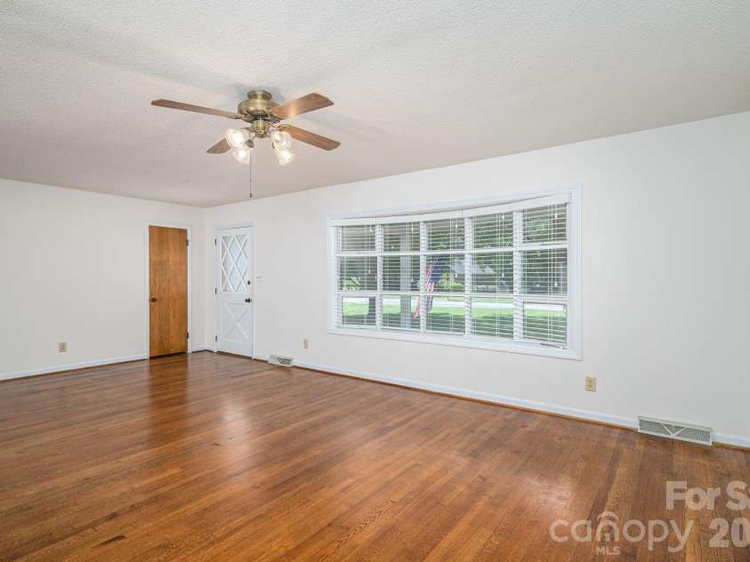 1920 Echo Lane, Gastonia, NC 28052.  MLS# CAR4384431, YatesRealty ID 30377. 