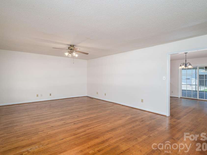 1920 Echo Lane, Gastonia, NC 28052.  MLS# CAR4384431, YatesRealty ID 30377. 