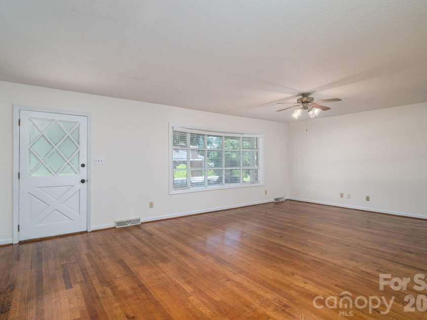 1920 Echo Lane, Gastonia, NC 28052.  MLS# CAR4384431, YatesRealty ID 30377. 