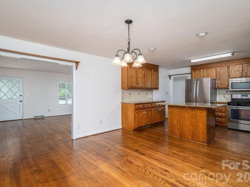 1920 Echo Lane, Gastonia, NC 28052.  MLS# CAR4384431, YatesRealty ID 30377. 