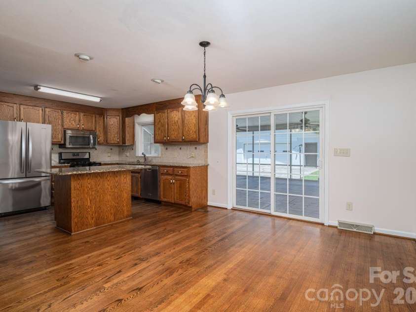 1920 Echo Lane, Gastonia, NC 28052.  MLS# CAR4384431, YatesRealty ID 30377. 