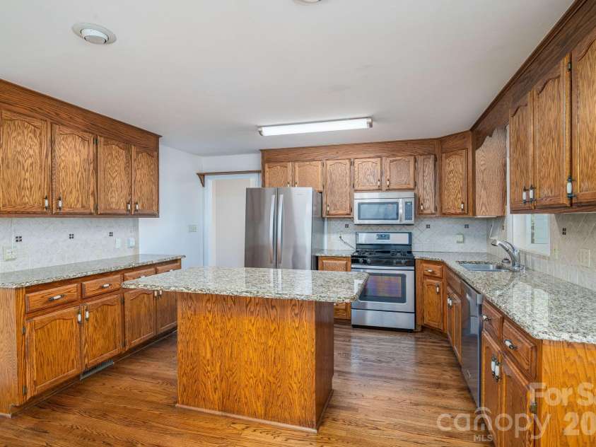 1920 Echo Lane, Gastonia, NC 28052.  MLS# CAR4384431, YatesRealty ID 30377. 