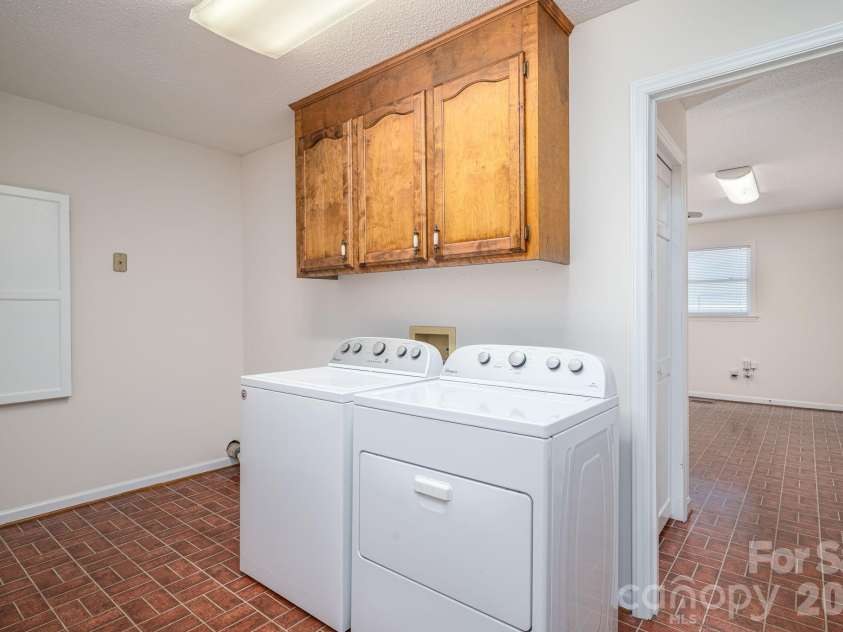 1920 Echo Lane, Gastonia, NC 28052.  MLS# CAR4384431, YatesRealty ID 30377. 