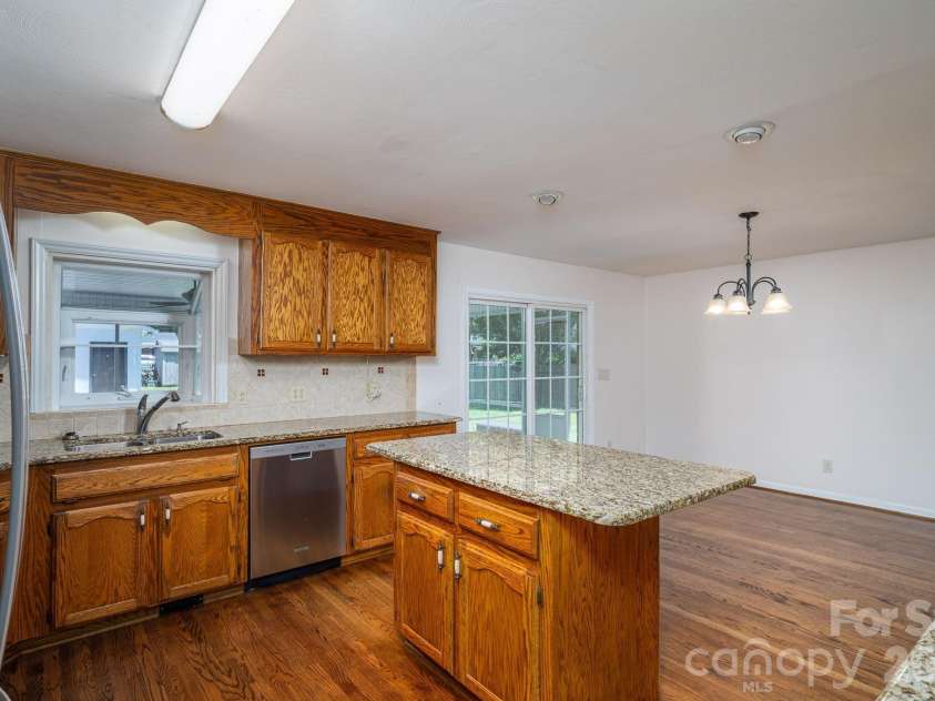 1920 Echo Lane, Gastonia, NC 28052.  MLS# CAR4384431, YatesRealty ID 30377. 