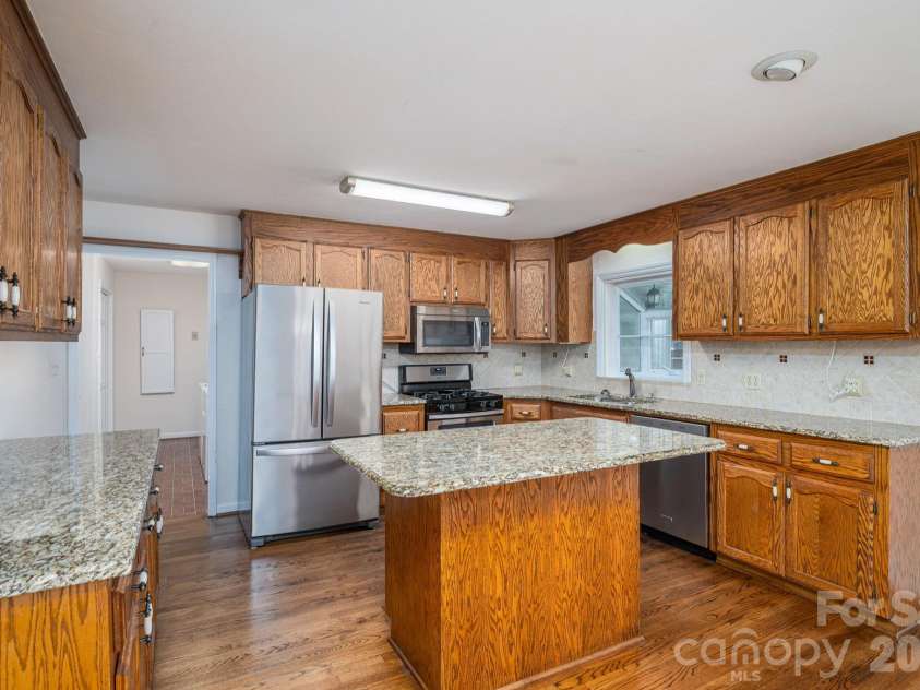 1920 Echo Lane, Gastonia, NC 28052.  MLS# CAR4384431, YatesRealty ID 30377. 