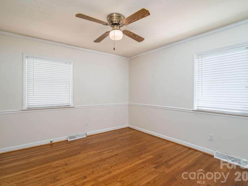 1920 Echo Lane, Gastonia, NC 28052.  MLS# CAR4384431, YatesRealty ID 30377. 