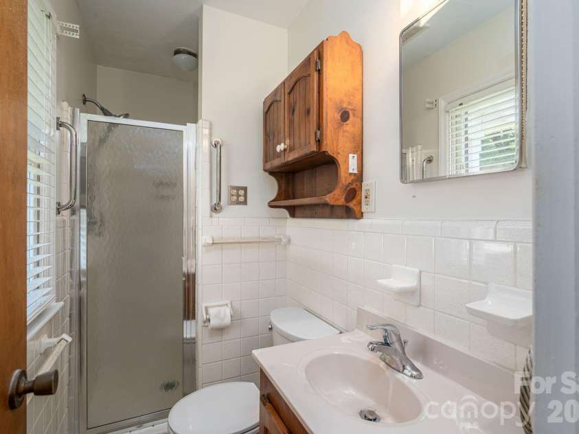 1920 Echo Lane, Gastonia, NC 28052.  MLS# CAR4384431, YatesRealty ID 30377. 