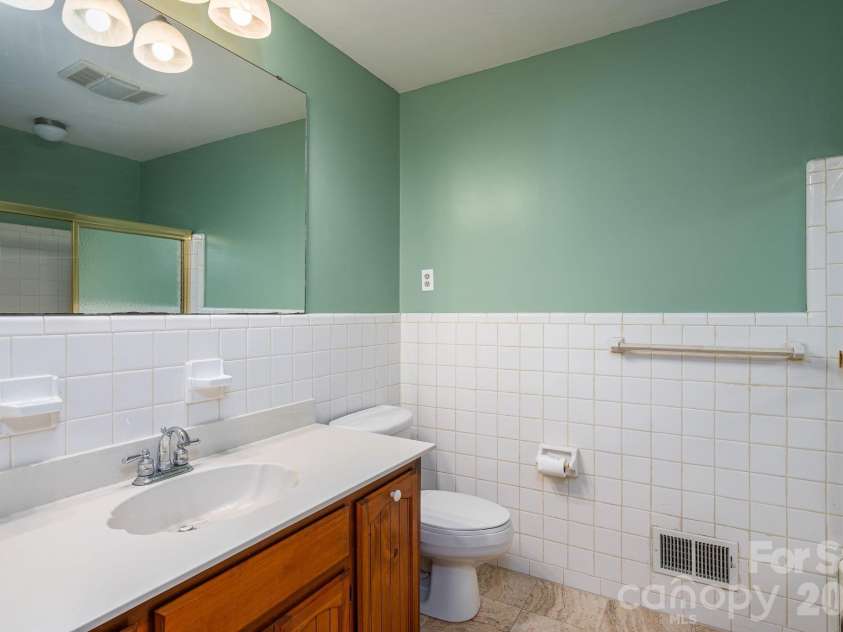 1920 Echo Lane, Gastonia, NC 28052.  MLS# CAR4384431, YatesRealty ID 30377. 