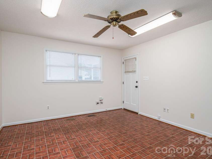 1920 Echo Lane, Gastonia, NC 28052.  MLS# CAR4384431, YatesRealty ID 30377. 