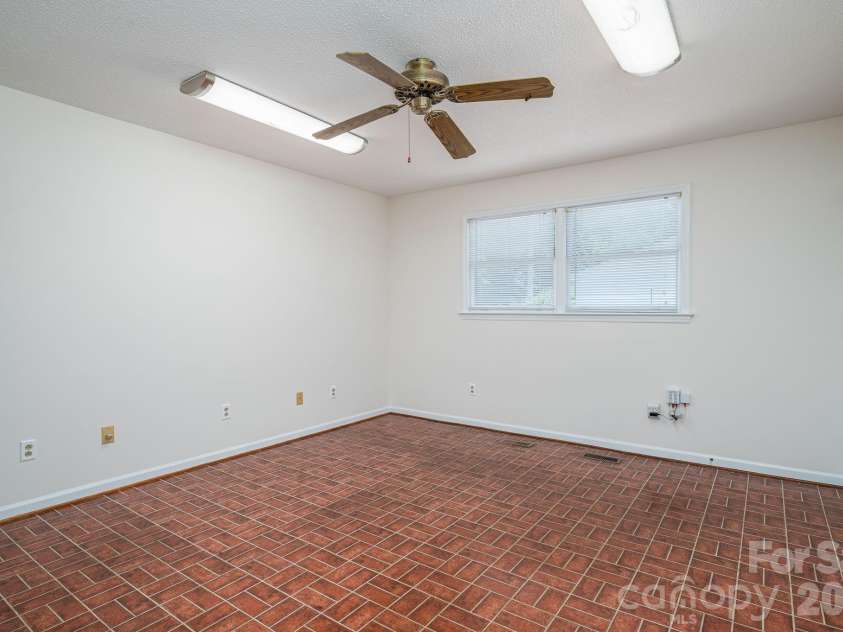 1920 Echo Lane, Gastonia, NC 28052.  MLS# CAR4384431, YatesRealty ID 30377. 