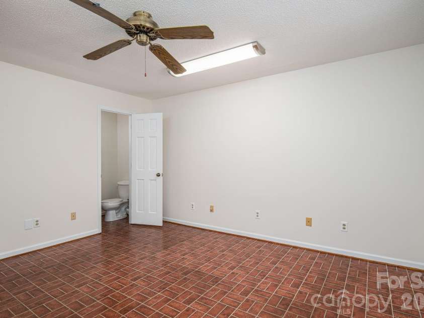 1920 Echo Lane, Gastonia, NC 28052.  MLS# CAR4384431, YatesRealty ID 30377. 