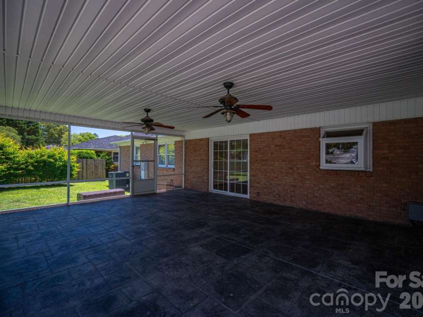 1920 Echo Lane, Gastonia, NC 28052.  MLS# CAR4384431, YatesRealty ID 30377. 