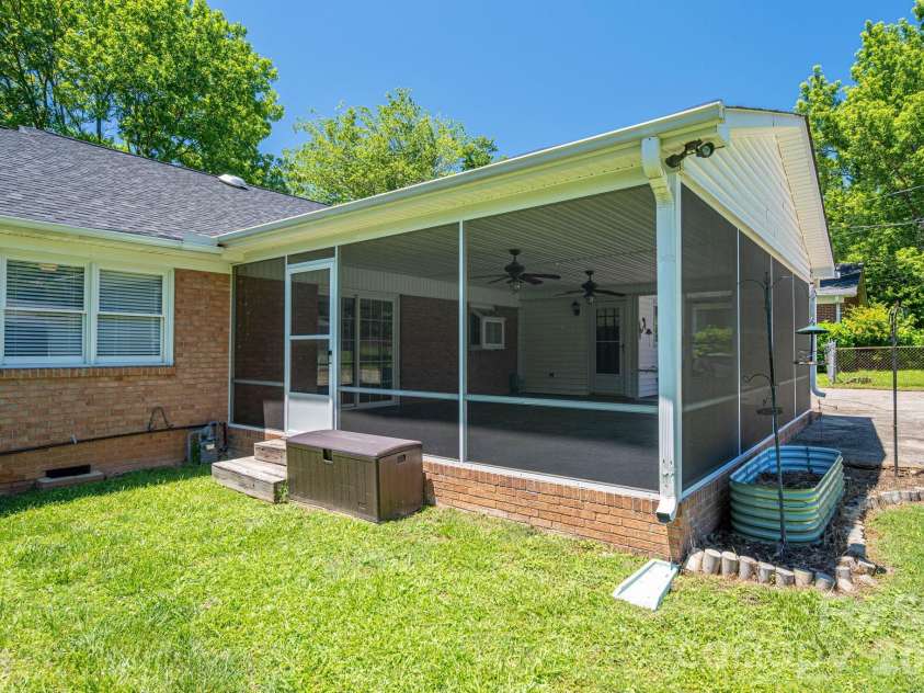 1920 Echo Lane, Gastonia, NC 28052.  MLS# CAR4384431, YatesRealty ID 30377. 