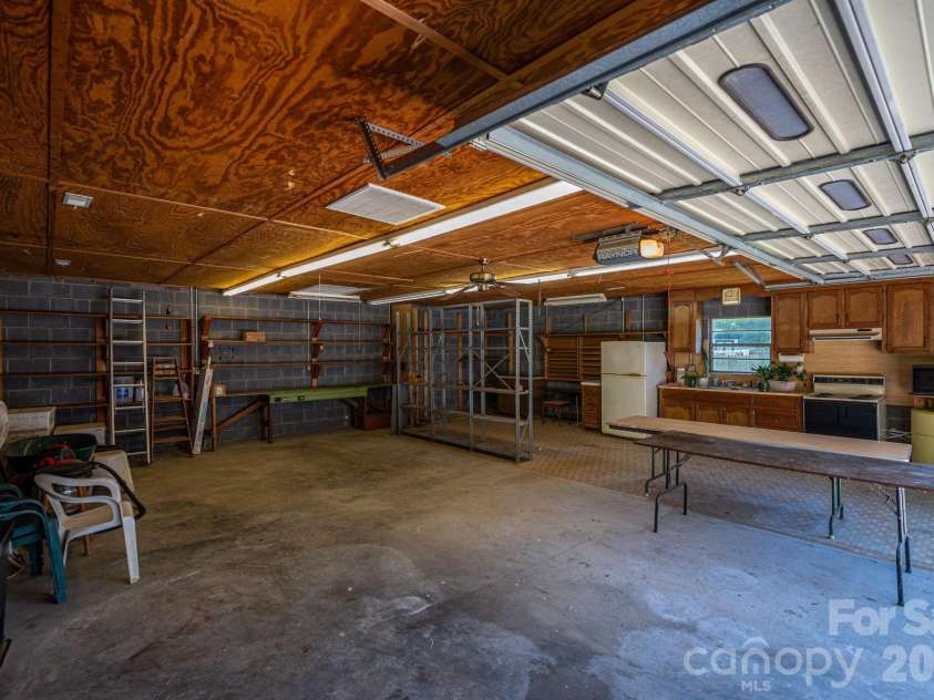 1920 Echo Lane, Gastonia, NC 28052.  MLS# CAR4384431, YatesRealty ID 30377. 