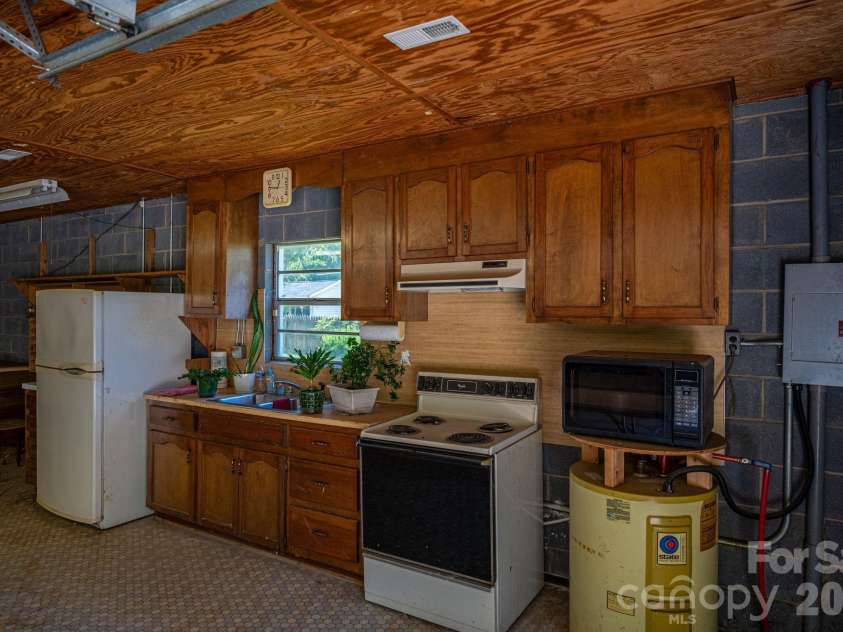 1920 Echo Lane, Gastonia, NC 28052.  MLS# CAR4384431, YatesRealty ID 30377. 