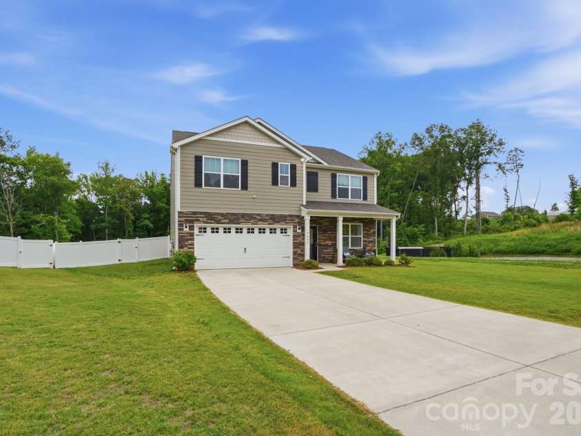 3652 Azalea Ridge Drive, Mount Holly, NC 28120.  MLS# CAR4391136, YatesRealty ID 30379. 