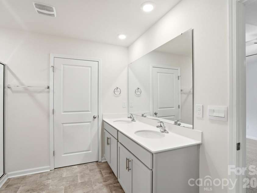 3652 Azalea Ridge Drive, Mount Holly, NC 28120.  MLS# CAR4391136, YatesRealty ID 30379. Primary bath