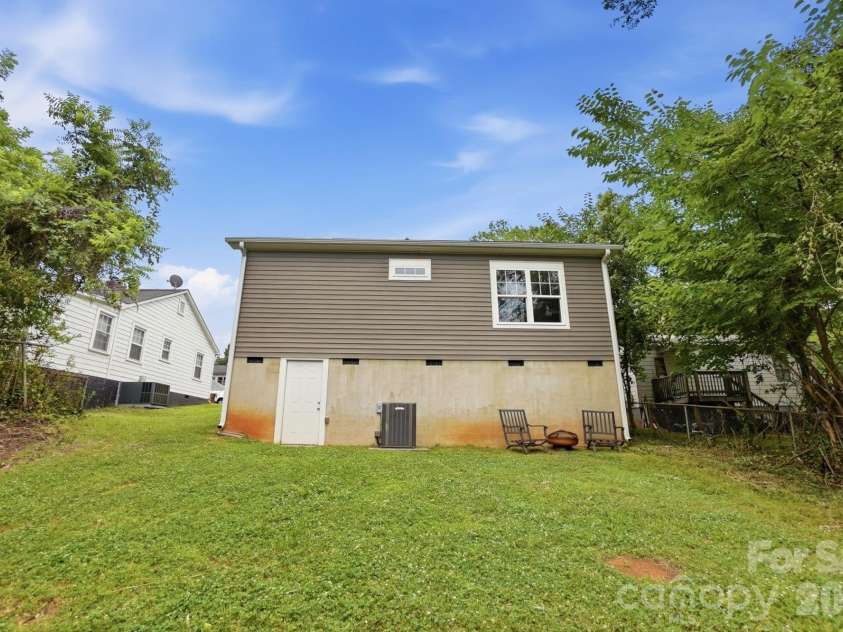 1204 Condon Street, Charlotte, NC 28216.  MLS# CAR4392224, YatesRealty ID 30380. 