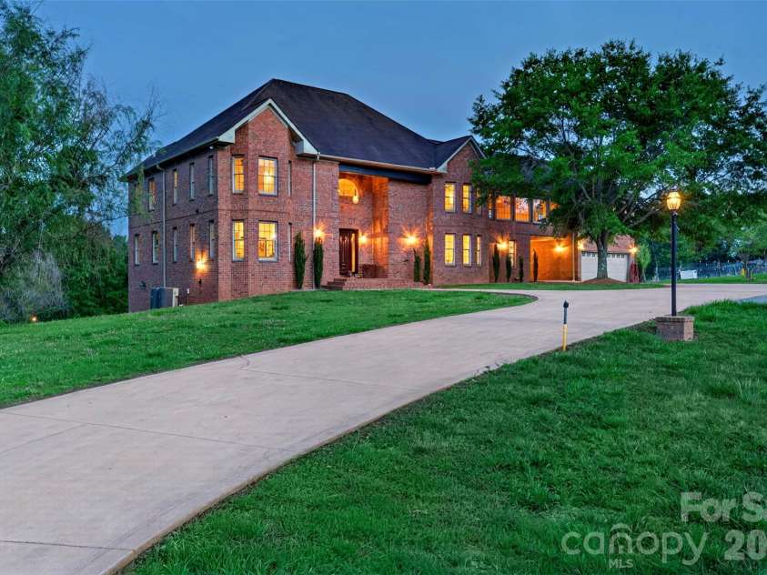 502 Hickory Hollow Road, Inman, SC 29349.  MLS# CAR4383931, YatesRealty ID 30381. 