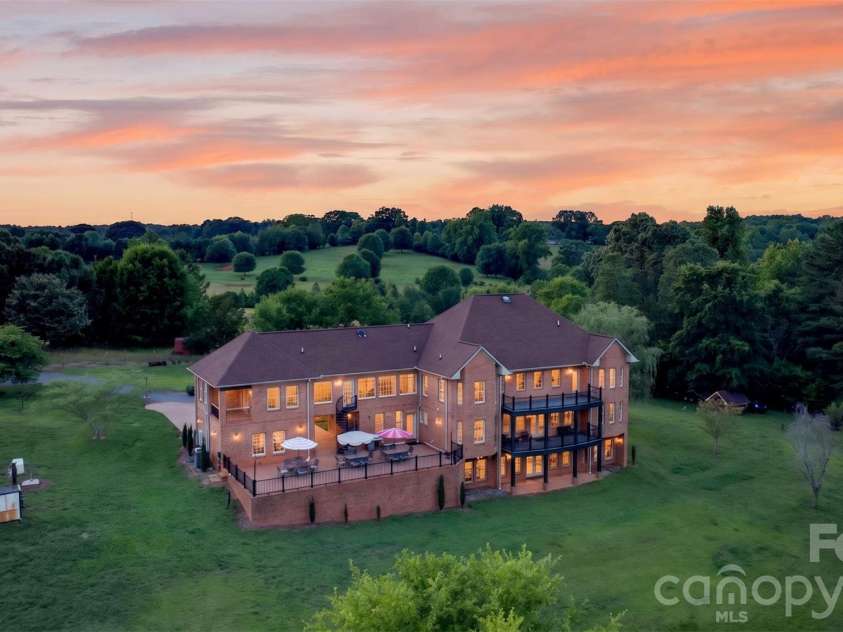 502 Hickory Hollow Road, Inman, SC 29349.  MLS# CAR4383931, YatesRealty ID 30381. 