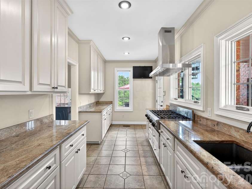 502 Hickory Hollow Road, Inman, SC 29349.  MLS# CAR4383931, YatesRealty ID 30381. 