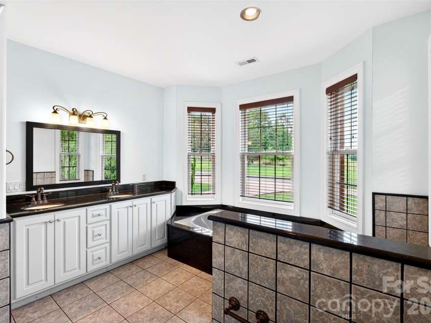 502 Hickory Hollow Road, Inman, SC 29349.  MLS# CAR4383931, YatesRealty ID 30381. 