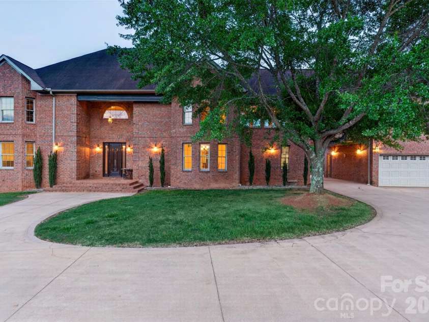 502 Hickory Hollow Road, Inman, SC 29349.  MLS# CAR4383931, YatesRealty ID 30381. 