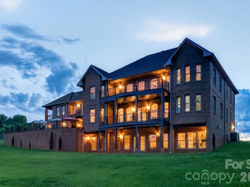 502 Hickory Hollow Road, Inman, SC 29349.  MLS# CAR4383931, YatesRealty ID 30381. 