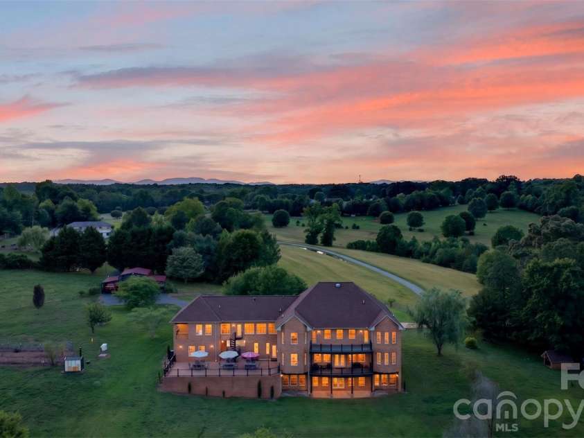 502 Hickory Hollow Road, Inman, SC 29349.  MLS# CAR4383931, YatesRealty ID 30381. 