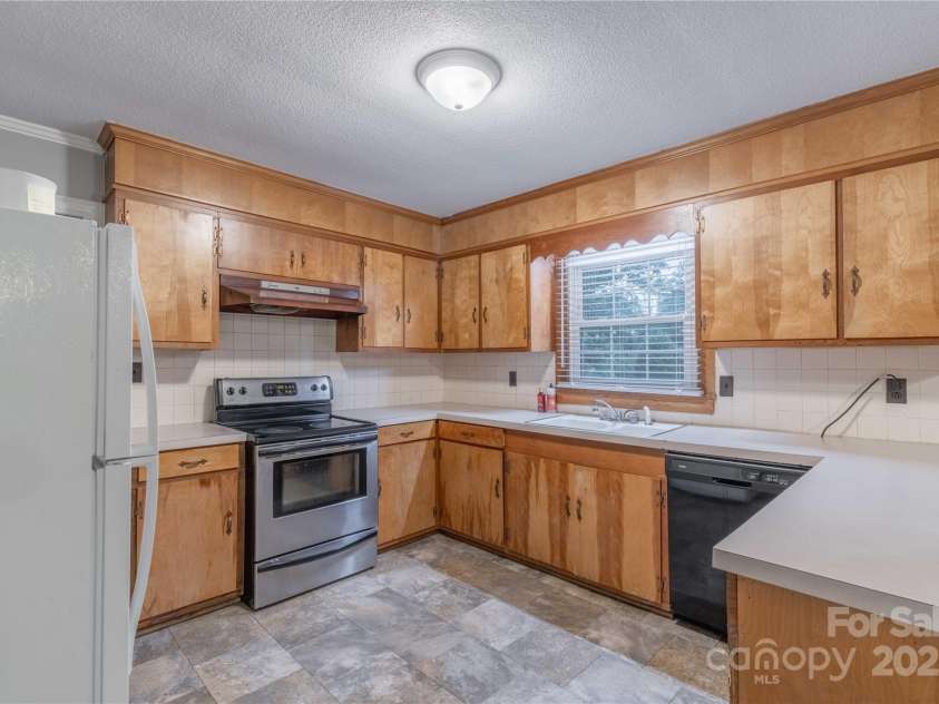 1132 Arbor Drive, Salisbury, NC 28144.  MLS# CAR4272753, YatesRealty ID 30382. Kitchen