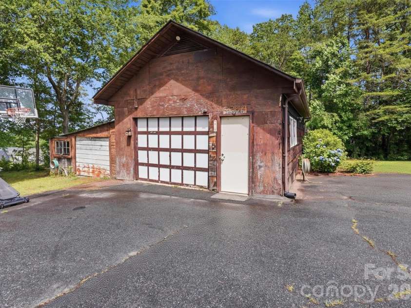 2848 Walter Drive, Concord, NC 28027.  MLS# CAR4383876, YatesRealty ID 30383. 