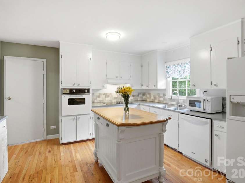 2848 Walter Drive, Concord, NC 28027.  MLS# CAR4383876, YatesRealty ID 30383. 