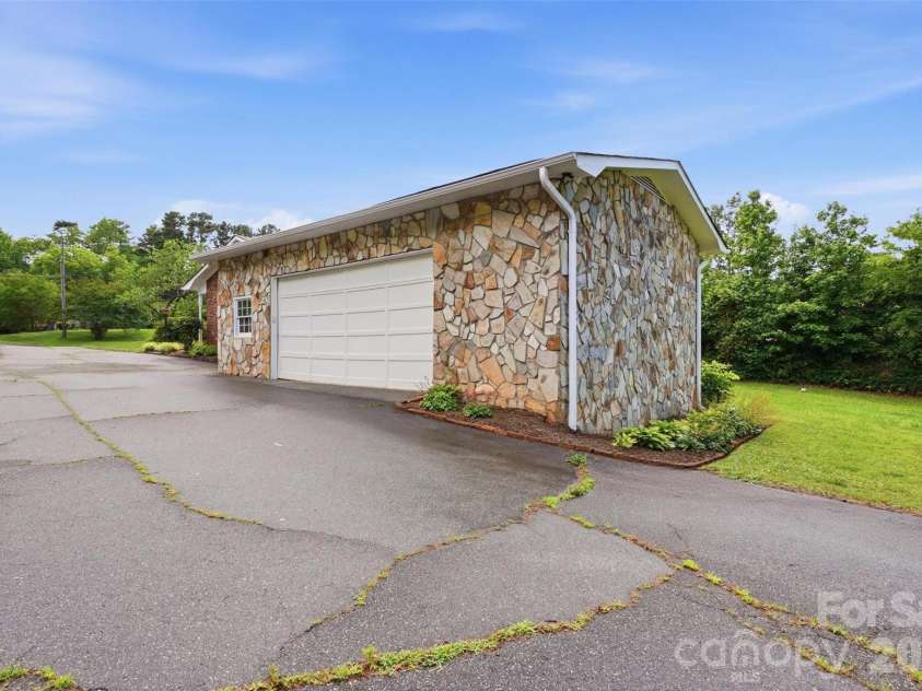 2848 Walter Drive, Concord, NC 28027.  MLS# CAR4383876, YatesRealty ID 30383. 