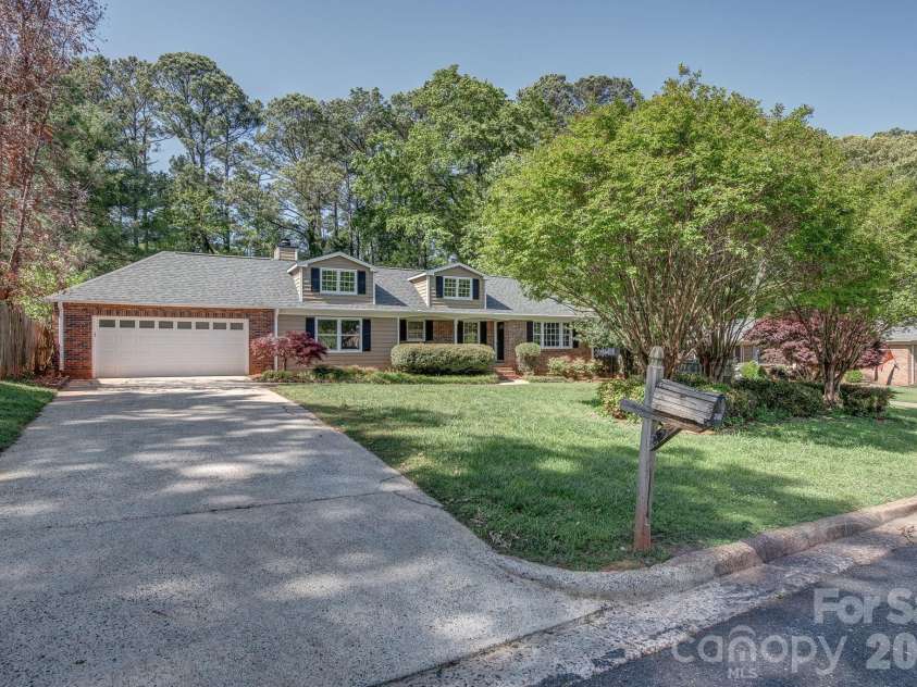 3106 Canterberry Drive, Gastonia, NC 28056.  MLS# CAR4386367, YatesRealty ID 30384. 
