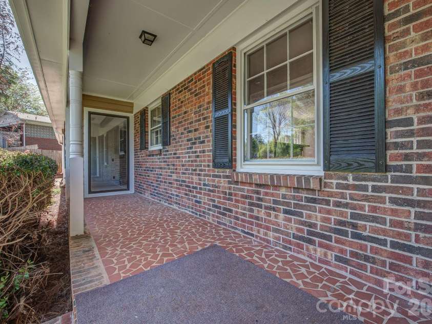 3106 Canterberry Drive, Gastonia, NC 28056.  MLS# CAR4386367, YatesRealty ID 30384. 