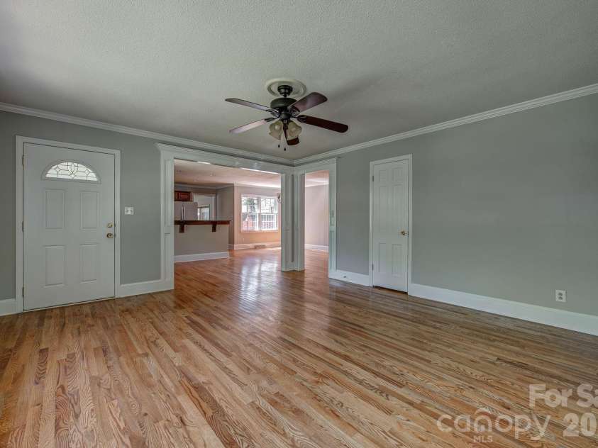 3106 Canterberry Drive, Gastonia, NC 28056.  MLS# CAR4386367, YatesRealty ID 30384. 