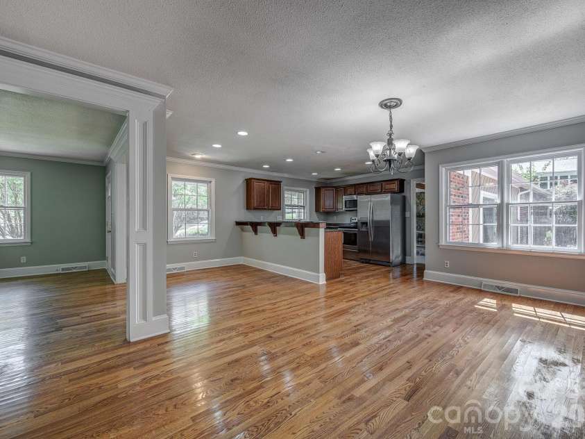 3106 Canterberry Drive, Gastonia, NC 28056.  MLS# CAR4386367, YatesRealty ID 30384. 