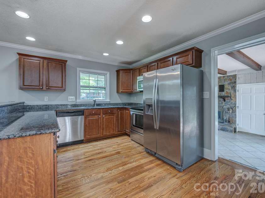 3106 Canterberry Drive, Gastonia, NC 28056.  MLS# CAR4386367, YatesRealty ID 30384. 