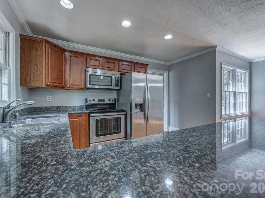 3106 Canterberry Drive, Gastonia, NC 28056.  MLS# CAR4386367, YatesRealty ID 30384. 
